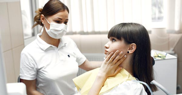 How to Handle the Most Common Dental Emergencies En Route to Our Office